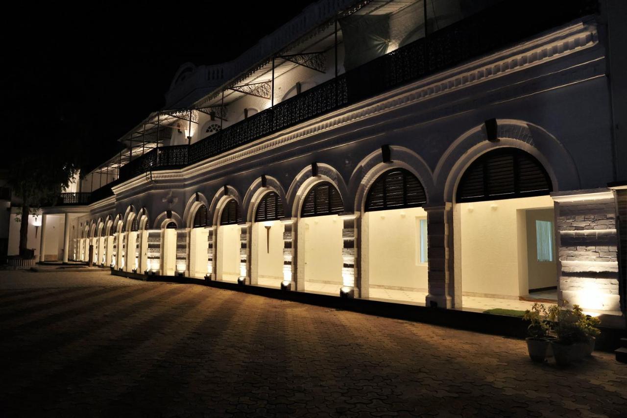 Saroja Heritage, Varanasi Hotel Exterior photo